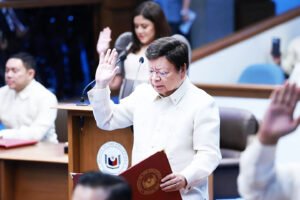 MARCOLETA BAGONG BLUE RIBBON CHAIR