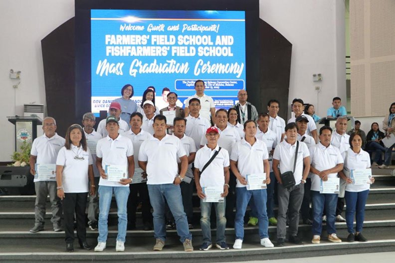 276 MAGSASAKA, MANGINGISDA, NAGTAPOS NG FFS SA BULACAN